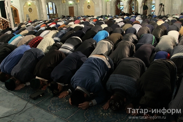 Ураза байрам кул Шариф. Ураза байрам татар информ. Молитва в мечети кул Шариф люди.