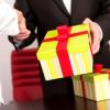 Татарстанских чиновников обязали сдавать подарки, полученные при исполнении