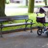 Пьяные родители забыли коляску с ребенком на остановке в Татарстане