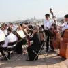 Любовь и новости: что делал оркестр на казанской крыше