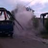 В Челнах грузовик повредил трубопроводы, улицу залило горячей водой (ВИДЕО)