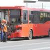 В Казани водитель автобуса врезался в столб, чтобы не задавить собаку (ФОТО)