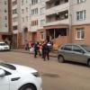 В Казани семью, которая жила в подъезде, выкинули на улицу