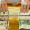 Доллар и евро продолжают свое падение по отношению к рублю
