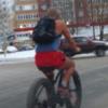 В Казани велосипедист зимой ездит в майке и шортах (ФОТО)