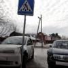 В Казани автомобилистка на иномарке врезалась в знак &quot;пешеходный переход&quot; (ФОТО)