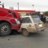 Грузовик в Татарстане расплющил выезжавший с заправки автомобиль (ФОТО)
