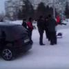 На площади около елки  в Татарстане автомобиль сбил ребенка (ВИДЕО)