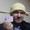 Москвич сфотографировался на водительские права с дуршлагом на голове