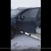 В Татарстане автомобиль повис на мосту из-за гололеда (ВИДЕО)