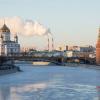 Неадекватная женщина каталась ночью на льдине по Москве-реке