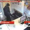 Дерзкое ограбление офиса микрозаймов в Казани записали камеры наблюдения (ВИДЕО)