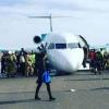 Самолет без переднего шасси аварийно приземлился в Астане (ВИДЕО)