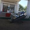 В Казани забывший вытащить пистолет водитель опрокинул бензоколонку (ФОТО)