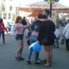 Казанские подростки устроили «обнимашки» с прохожими на улице Баумана (ФОТО)