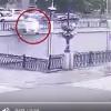 Падение автомобиля в Булак сняла камера наблюдения (ВИДЕО)