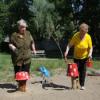 В Казани пенсионерки из ведер и тазов строят детскую площадку 