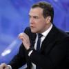 Медведев пообещал не снижать температуру горячей воды в домах