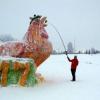 В Татарстане слепили из снега восьмиметрового Огненного Петуха (ФОТО)
