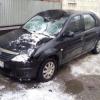 В Казани легковушка оказалась раздавленной из-за схода снега (ФОТО)