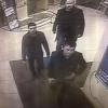В Казани разыскивают мужчин, подозреваемых в краже денег у посетителя кафе