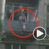 Женщина вывесила младенца на балконе (ВИДЕО)