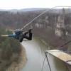 Экстремалы из Татарстана прыгнули на «тарзанке» с 90-метровой скалы (ВИДЕО)
