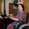 Сильная женщина в инвалидной коляске ухаживает за парализованным мужем в Татарстане