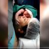 Обнявшая маму новорожденная девочка растрогала соцсети (ВИДЕО)