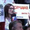 Девушка с плакатом "Путин бабай" задала вопрос о татарском языке