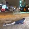 Неадекватный пешеход переполз улицу в Казани (ВИДЕО)