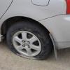 Гвозди на дороге в Челнах стали причиной массового прокола шин автомобилей