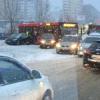 В результате столкновения красного автобуса и двух легковушек в Казани пострадали люди (ФОТО)