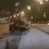 В Казани на ВИДЕО попал лихач, который при обгоне влетел в отбойник на мосту Миллениум