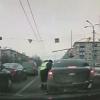 На камеру видеорегистратора попал момент наезда на инспектора ГИБДД в Казани (ВИДЕО)