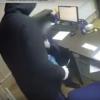 Появилось ВИДЕО ограбления офиса микрозаймов в Казани 