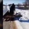 Сугробы на дорогах в Татарстане жители чистят сами – на телеге с лошадью (ВИДЕО)