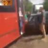 На Даурской в Казани трамвай сошел с рельсов и подмял под себя «Ладу» (ВИДЕО)