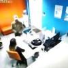 «С гранатою в кармане с чекою в руке»: в Казани мужчина, угрожая взрывом, ограбил офис микрофинансирования (ВИДЕО)