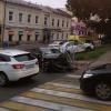В центре Казани произошла серьезная авария. Водителя увезли на «скорой» (ФОТО)