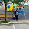 Убийство женщины на детской площадке сняла камера наблюдения (ВИДЕО)