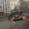 Очевидцы сняли на ВИДЕО охваченный огнем автомобиль в центре Казани