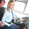 Блондинка за рулем казанского автобуса не знакомится с пассажирами и мечтает управлять фурой