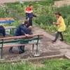 "Убью на фиг": Женщина с ломом остановила потасовку мужчин в казанском дворе (ВИДЕО)