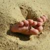 Российские дети в шутку закопали брата в песок и убили его