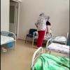 Медсестра из новосибирской больницы укладывала маленькую девочку спать, таская за волосы
