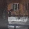 В  Казани молодая мама с ребёнком выходит из квартиры через окно
