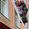 Так хотела есть, что чуть не вышла в окно: мать в Омске оставила 6-летнюю дочку одну