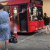 Соцсети: В Казани молодая мать встала перед автобусом, который отказался брать пассажиров (ВИДЕО)