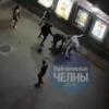 Толпа жестоко избила парня у кинотеатра в Набережных Челнах (ВИДЕО)